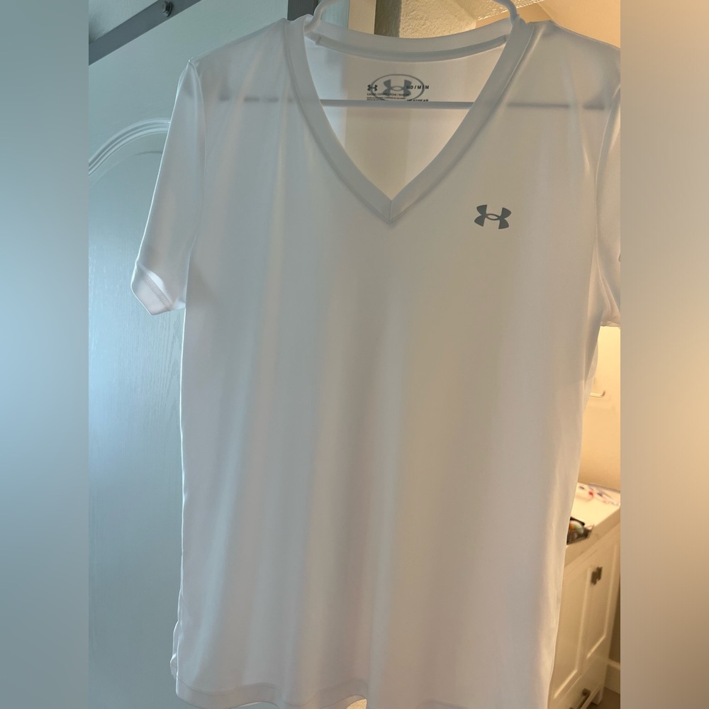 Under armour women v neck T-shirt